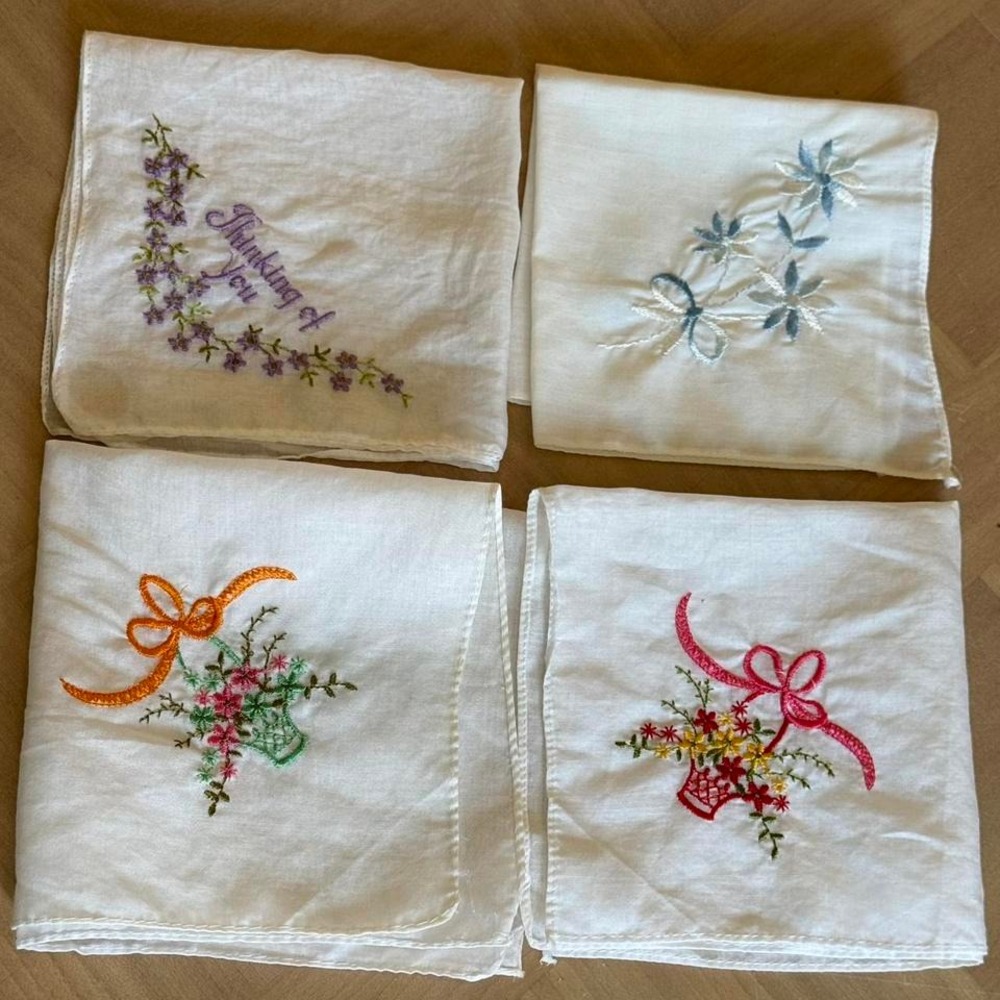 Lot of 4 Vintage Embroidered Handkerchiefs Hankies Floral